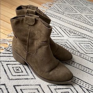 Cute Booties with Low Heel!